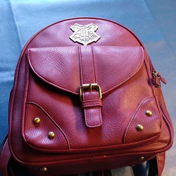 Harry Potter Hogwarts Red Backpack w/ Adjustable straps Movie Series - Picture 1 of 15